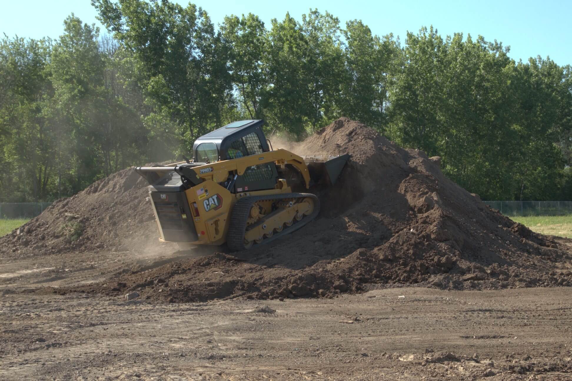 A Beginner S Guide To Heavy Equipment Operator Training   CAHill MiltonCAT SkidSteer 